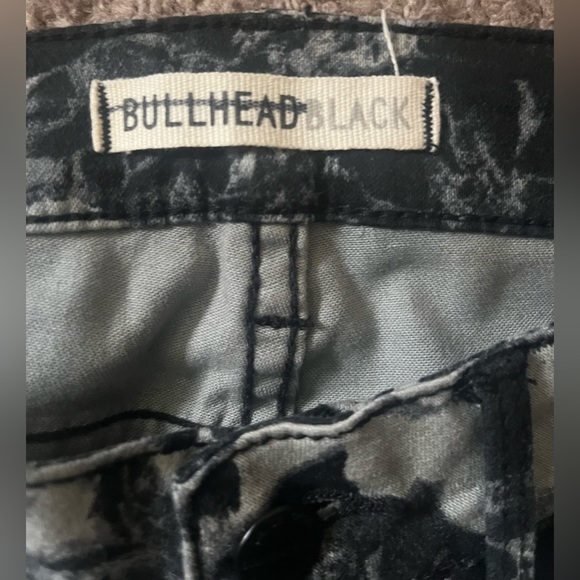 Bullhead Black Floral Jeans - Picture 4 of 5